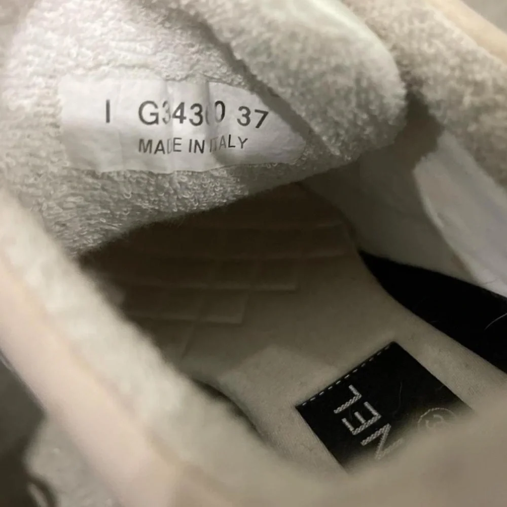 2019 Chanel Cruise Pastel Trainers - Picture 4 of 4